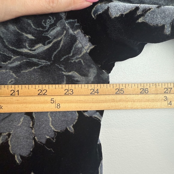 Newport News Velvet Shirt Women L Black Gray Floral Button Front Whimsigoth Dark - Picture 6 of 7